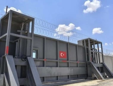 Δείτε το τείχος του Ερντογάν στα σύνορα με τη Συρία (Φωτό)
